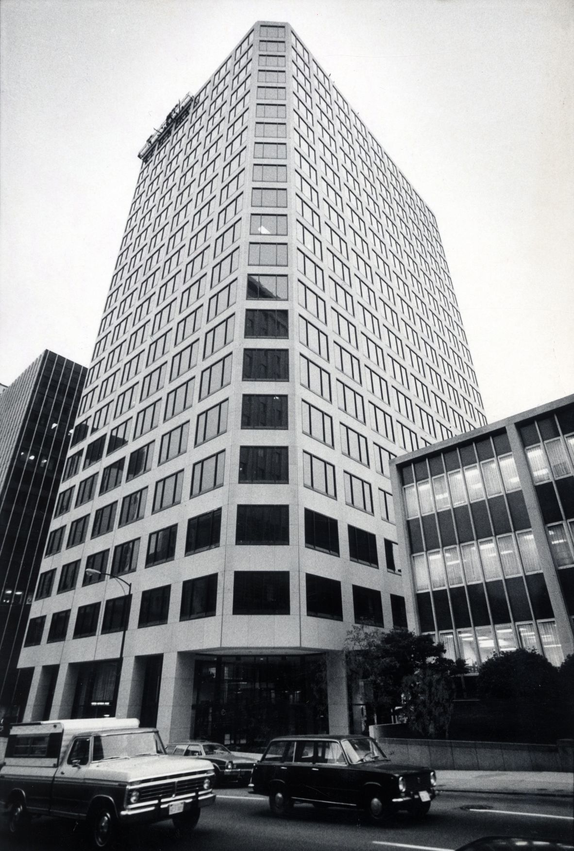 Eighth & Main Building -- 290 feet